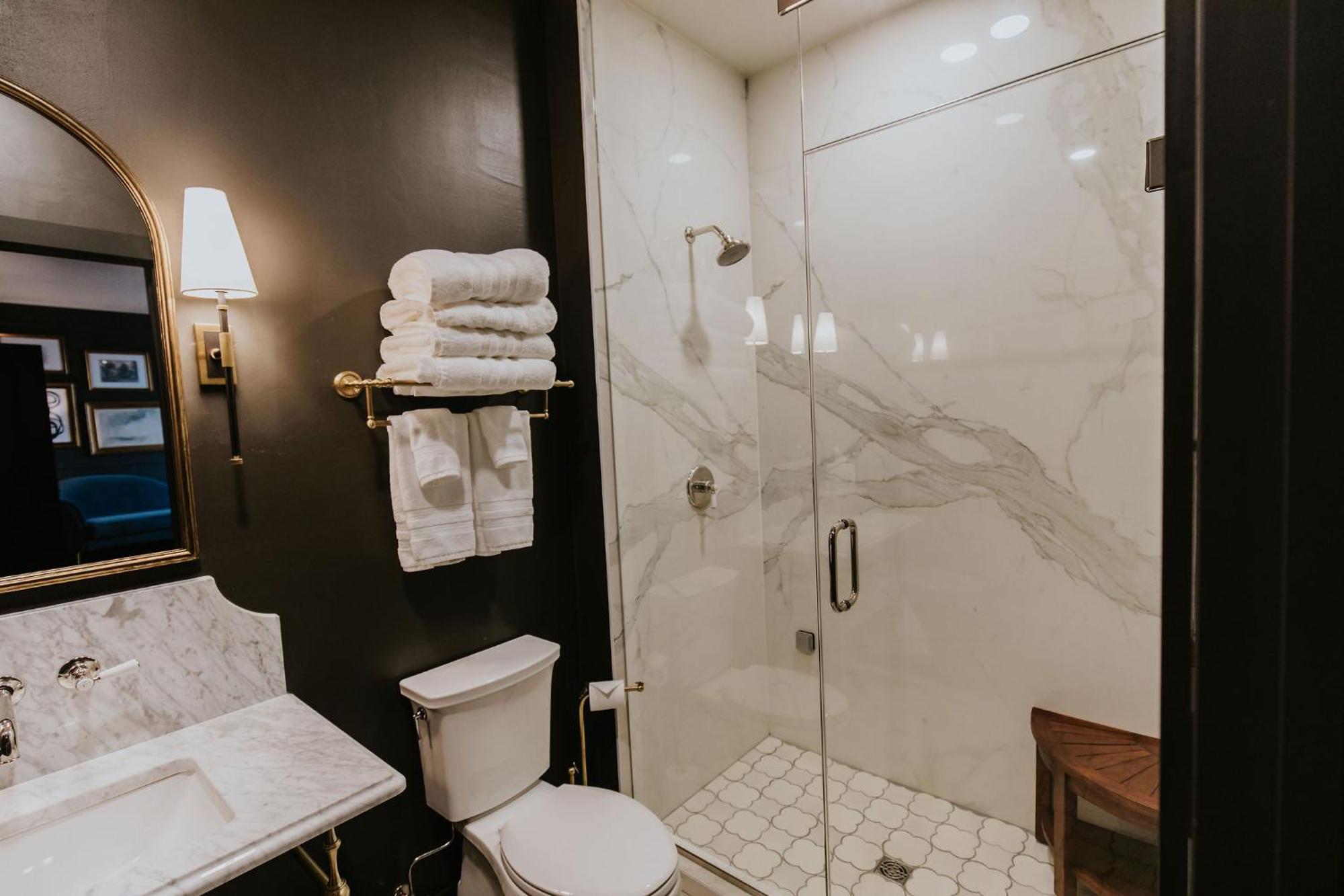 Hatchery Hotel & Event Center ลาครอส ภายนอก รูปภาพ